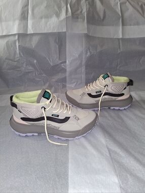 Vans MTE Hiking Water-resistant Shoes, Brand New, Women 8.5 = Men 7